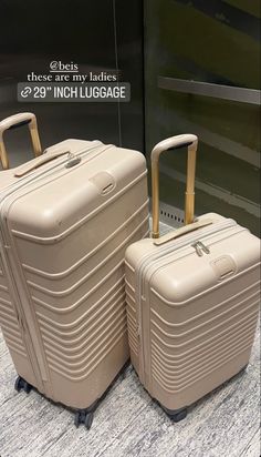 Big Luggage Suitcases, Beis Luggage Aesthetic, Pink Luggage Aesthetic, Luggage Sets Aesthetic, Suit Case Aesthetic, Beis Suitcase, Suitcases Aesthetic, Aesthetic Suitcase, Beis Luggage