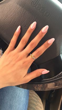 Pink almond nails Mais Light Pink Nail Designs, Oval Shaped Nails, Pale Pink Nails, Light Pink Nails, Almond Shape Nails, Nail Idea, Pink Nail Polish, Nails Almond
