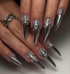 Dark Angel Nails, Chrome Halloween Nails, Chrome Design Nails, Emo Nails, Nail Desings, Metal Nails, Horror Nails, Quotes Pink, 2023 Nails