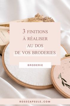 Comment finir proprement et joliment le dos d’une broderie que l’on souhaite laisser sur son tambour ? C’est une question que vous vous êtes sans doute posée après avoir réalisé vos premiers travaux brodés !

Dans cet article, je vous donne 3 idées de finitions pour parfaire l'arrière d'une broderie sur cercle, de la plus simple à la plus technique !

broderie débutant ; broderie facile ; broder ; broderie moderne ; broderie à la main ; broderie simple . Crochet, Couture, Broderie Simple, Sashiko, Yarn