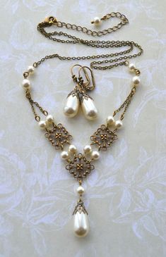 Tudor Style Antiqued Brass Filigree Swarovski Crystal Pearl | Etsy Vintage Pearl Necklace Antique, Fantasy Pearl Jewelry, Antique Pearl Jewelry, Victorian Jewelry Antique, Rococo Jewelry, Vintage Necklace Antiques, Tudor Jewelry, 1800s Jewelry, Vintage Pearl Jewelry