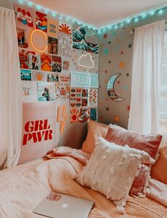 Vsco Room, Dorm Diy, Dorm Room Diy, Cool Dorm Rooms, Dorm Room Walls, College Decor, Girls Dorm Room, Cute Dorm Rooms, College Dorm Decorations