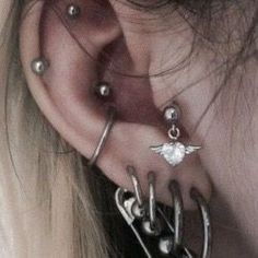 Vintage Tattoos, Tattoo Girls, 3 Piercings, Cool Ear Piercings, Pretty Ear Piercings, Grunge Jewelry, Cool Piercings, Cute Piercings, Dope Jewelry