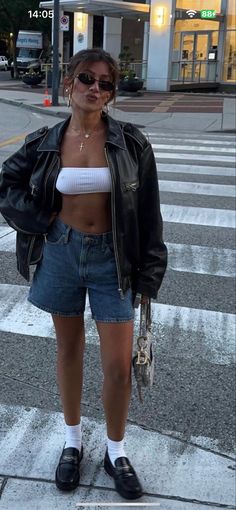 Jean Shorts Dinner Outfit, Denim Shorts Leather Jacket Outfit, Black Zara Shorts Outfit, Jean Shorts Black Top Outfit, Rockstar Girlfriend Aesthetic Summer, Summer Causal Fits, Levis Mid Thigh Shorts Outfit, Shorts With Doc Martens Summer Outfits, Jean Shorts Leather Jacket Outfit