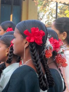 Traditional Mexican Hairstyles, Latino Aesthetic, Hairstyles Names, Hairstyles Female, Hair Styles Long Hair, Mexican Hairstyles, Old Posters, Hair Styles Long, Ballet Folklorico