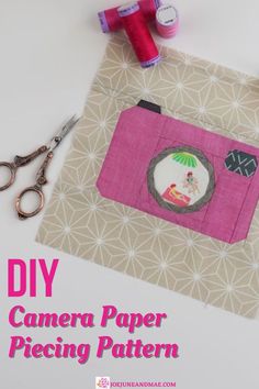 Who does still uses a real camera?⁠ DIY this cute camera paper piecing pattern now! Check out this fantastic camera quilt block for you! Camera Diy, Cute Camera, Diy Camera, Paper Piecing Patterns, Pattern Modern, Modern Quilt, Quilting Crafts