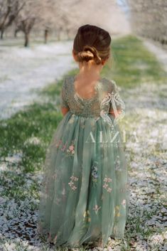 Sage Green Floral Embroidered Tulle Flower Girl Dress, Easter Girls Dress, Spring Flower Girl Dress, Summer Floral Dress for Girls by AlziaBoutique on Etsy Flower Girl Dresses Sage Green, Costume Vert, Dresses With Appliques, Gonna In Tulle, Beautiful Flower Girl Dresses, Long Flower Girl Dresses, Tulle Flower Girl Dress, Sage Green Floral, Verde Salvia