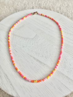 This necklace is made out of seed beads and is super cute for summer! Seed Bead Necklace Patterns Simple, Seed Bead Jewelry Ideas Summer, Seed Bead Bracelets Summer, Beachy Seed Bead Bracelet, Seed Bead Bracelets Beachy, Preppy Seed Bead Necklace, Preppy Seed Bead Bracelets, Cute Seed Bead Necklaces, Cute Necklaces Beads