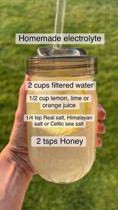 Healthy Daily Drinks, Healing Drinks Natural Remedies, All Natural Ingredient Recipes, Add Salt To Water, Tasty Water Recipes, Diy Natural Self Care, Live Food Recipes, How To Drink Coconut Water, Best Way To Hydrate Yourself