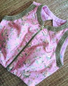 Zip Blouse Design, Aari Work Blouses, Village Design, Kids Blouse, Lehenga Blouse Designs, Blouse Back Neck Designs, Sari Blouse Designs, Indian Saree Blouses Designs