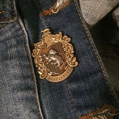 a hogwarts crest is on the back of a pair of blue jeans that are worn by someone