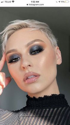 Rocker Chic Makeup Smokey Eye, Grey Black Smokey Eye, Stylish Makeup Looks, Black Grey Makeup Look, Black Eyeshadow Blue Eyes, New Year Look Makeup, Smokey Grey Makeup, Smokey Eye Makeup 2023, Makeup For Dark Grey Eyes