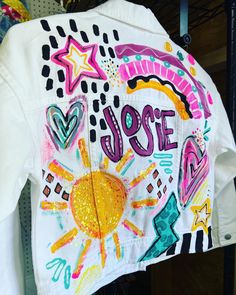 A hand painted customized Jean jacket is the perfect accessory to top of your special outfit!  For birthdays, vacations, bachelorette parties, weddings, graduation or any ole day of the week!  You will purchase this listing for the painting.  After purchase you will message me to get my address where you will mail me the jacket.   You can discuss your specific requests with me and send me screenshots of inspiration photos!   *please know that I will NOT replicate any other artists work, but am h Painted White Jean Jacket, Address Painting Ideas, Upcycling, T Shirt With Messages, Decorated Jean Jackets Diy, Teacher Painted Jean Jacket, Denim Jeans Custom, Painted Teacher Jacket, Hand Painted Clothing Diy Ideas