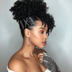 20 curly hair updos ideas you will love 18 Christmas Hair, Everyday Hairstyles, African Natural Hairstyles, Medium Curls, Hair Advice, Natural Hair Styles Easy, Party Hairstyles, Elegant Hairstyles, Curly Hair Styles Naturally