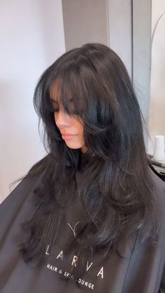 Hair Inspiration Long, Layered Haircuts For Medium Hair, Bangs With Medium Hair, Hairstyles For Layered Hair, Haircuts For Wavy Hair, Haircuts For Medium Hair, Haircuts Straight Hair, Long Hair With Bangs, Hair Color And Cut