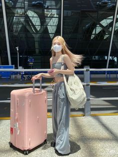 Airport Outfit Korean, Airport Luggage, Korean Hairstyles, Airport Pictures, Airport Outfits