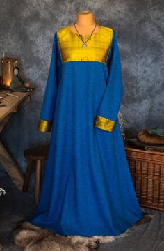 Viking Dress Woman, Viking Woman Costume, Medieval Dress Peasant, Slavic Clothing, Viking Garb, Medieval Garb, Viking Dress, Viking Costume, Early Medieval