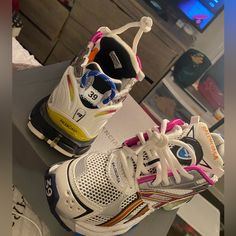 Had Got Them Out The Store They Are A 39 In Men 9 They Are Colorful Men Balenciaga Sneakers Outfit, Exspensive Shoes, Desginer Shoes, Going Out Shoes, Yezzy Shoes, Pretty Sneakers, Lv Sneakers, Pretty Shoes Sneakers, Trendy Shoes Sneakers