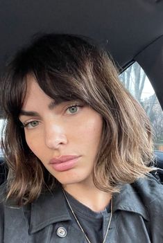 2023 Short Hair Styles With Bangs, Bob Thick Hair Wavy, Bob With Bottleneck Bangs, French Lob Haircut, Bangs And Wavy Hair, French Lob, French Bob Thick Hair, Brunette Long Bob, Long French Bob