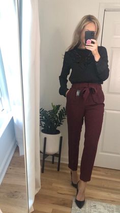 Black Pant Dressy Outfit, Dressy Work Outfits Fall, Business Casual Womens Outfit, Dressy Pants For Women, Slacks Dressy Outfit, Business Casual Outfits Pants, Valentines Work Outfits For Women, Banking Work Outfits, Casual Party Outfit Fall