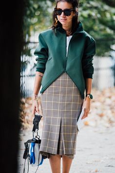 This was the season that sportswear grew up (leave the oversized hoodies to the kids, kids). Giovanna Battaglia, Fashion Weeks, Paris Fashion Week 2016, Vogue Accessories, Paris Fashion Week Street Style, Women Street, Ootd Style, Street Style Inspiration, Style Crush