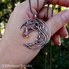 Wire Wrapped Stone Jewelry, Wire Wrap Jewelry Designs, Wire Jewelery, Copper Wire Jewelry, Wire Wrapped Jewelry Diy, Crescent Moon Pendant, Wire Jewelry Designs, Moon Pendant Necklace, Diy Wire Jewelry