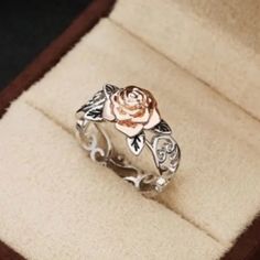 Material: Silver / 14k Rose Gold Plated Ring Size: Us 8 Package Include: 1 Pc Of The Ring Split Engagement Ring, Rose Gold Flower Ring, Two Tone Engagement Rings, قلادات متدلية, Commitment Rings, Rose Gold Fashion, Luxury Ring, Gold Flower Ring, Ring Rosegold