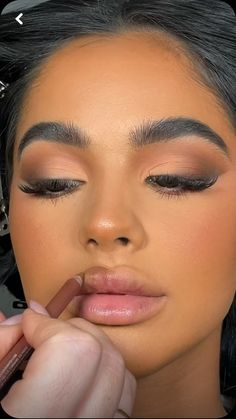 Matte Brown Smokey Eye Makeup, Sharp Eyeshadow Looks, Dark Complexion Women Outfits, Silver Eyeshadow Black Women, Smokey Matte Eye Makeup, Makeup Looks Orange Dress, Nude Brown Makeup Looks, Day Time Makeup Looks Simple, Soft Glam Tan Skin