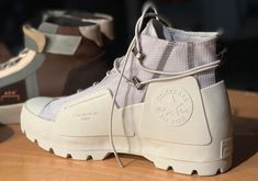 Male Attire, Mode Converse, Converse Boots, Mens Boot, Sneaker Bar, Futuristic Shoes, Man Suit, New Converse, Sneakers Mode