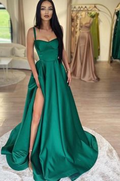 Schlichte Abendkleider Grün | Abiballkleider Lang Günstig Prom Dresses Long A Line, Green Prom Dress Long, Prom Dress With Split, Emerald Green Prom Dress, Sleeveless Prom Dress, Tulle Neckline, Formal Prom Dresses Long, Straps Prom Dresses, Dress With Split