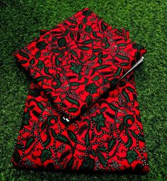 🎈Details 100% PURE cotton No running colours Authentic wax Bold Prints Vibrant Colors: Red & Green Made from 100% cotton wax It is Ideal for making African dress, African skirt, Nigerian Dress, African quilts, Ankara men's shirts, Asoebi Dress, for finishing your projects, African art, quilting, and many more. Color may look different on your monitor. This fabric may have more colors than mentioned above. 🎈Fabric Care Doesn't run, can be washed by hand or machine. Do not use harsh detergents ? Red Ankara Fabric, Red African Fabric, Red African Print, Asoebi Dress, Nigeria Dress, African Skirt, Nigerian Dress, African Pattern Design, African Quilts