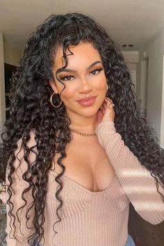 20 curly hair updos ideas you will love 14 Curly Hair Tips, Curly Hair Shape, Long Natural Curly Hair, Crimped Hair, Beautiful Curly Hair, Curly Girl Method, Curly Hair Women