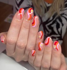 Nice Nails Ideas 60s Inspired Nails, 1960s Nails, 70s Nails Retro, 60s Nails, Nail Art Design 2023, Retro Nail Art, Moms Nails, Parade Outfit, Disco Nails