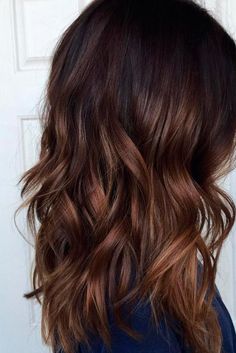 Brown ombre hair is all the rage this season. To give you some ideas which shades to combine, we have a collection of photos. Ombre Hair Colour, Rambut Brunette, Brunette Ombre, Vlasové Trendy, Brown Ombre Hair, Chocolate Brown Hair, Hair Color Shades, Ombré Hair, Brown Ombre