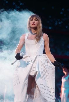 taylor swift performs on stage at the victoria's secret ball