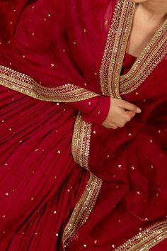 Red Anarkali, Anarkali Dress Pattern, Desi Fashion Casual, Pakistani Fancy Dresses, Casual Indian Fashion, Indian Dresses Traditional, Salwar Kamiz, Pakistani Fashion Party Wear, Traditional Indian Outfits