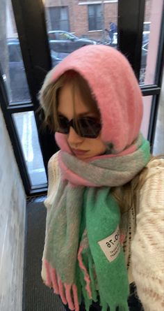 Winter Girl Outfits Aesthetic, Nyc Christmas Aesthetic Outfits, Winter Fits Nyc, Cute Winter Scarf, Outfits With Scarf Winter, Scarf Over Head Winter, Balaclava Scarf Outfit, Winter Hats Aesthetic, Winter Ootd Women