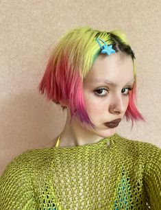 colorfull pink green hair bob Growing Out Pink Hair, Ginger Purple Hair, Pink Purple Green Aesthetic, Green And Blonde Hair, Short Colored Hair, Green And Purple Hair, Green And Pink Hair, Pink Green Hair, Green Hair Streaks