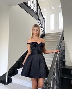 Blonde 2022, Gray Blonde, Grey Blonde, Instagram Music, American Style, Strapless Dress Formal