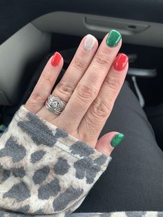 New Year Acrylic Nail Designs, Christmas Nails Multi Color, Dip Nails Christmas Ideas, Short Dip Nails Christmas, Christmas Dip Nail Ideas Short, Christmas Dipped Nails, Christmas Powder Dipped Nails, Dip Nails Christmas, Christmas Nail Dip Designs