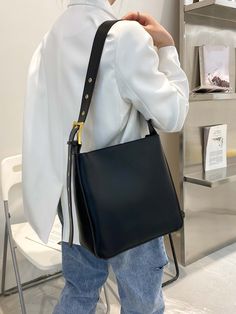 Black Everyday Bag, Black Bucket Bag, Adjustable Bag, Elegant Pattern, Crossbody Bag Women, Cute Bags, Square Bag, Mode Inspiration, Perfect Bag