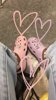 Crock Shoes, Crocs Jibbitz Ideas, Crocs With Jibbitz, Crocs Aesthetic, Crocs Outfit, Crocs Fashion, Pink Crocs