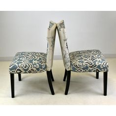 two chairs that are sitting side by side