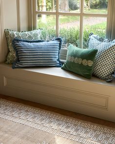 a window sill filled with lots of pillows