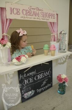 Malone Street Studios | live like you’re lucky – DIY Homemade Ice Cream Stand Ice Cream Parlor Party, Ice Cream Stand, Ice Cream Birthday Party, Ice Cream Theme, Vintage Ice Cream, Ice Cream Social, Ice Cream Birthday, Ice Cream Parlor, Ice Cream Party