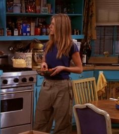 Friends Outfits 90s, Friends Rachel Outfits, Cargo Parachute Pants, Rachel Friends, 90’s Outfits