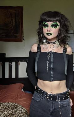 Punk Makeup Grunge, Edgy Makeup Looks Grunge, Alt Makeup Ideas, Gothic Makeup Ideas, Goth Clown Makeup, Punk Makeup Looks, Alt Makeup Looks, Gothic Eye Makeup, Goth Makeup Looks