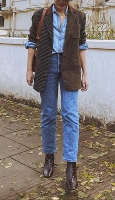 Madewell Fall 2023, Casual Street Style Spring, Womens Hipster Outfits, Button Up Winter Outfit, Anthropologie Employee Outfit, Relaxed Work Outfit Casual, Non Denim Pants, Fall 2023 Fashion Trends Women Over 30, Portugal November Outfit