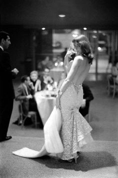 Backless Dresses, Vikki Dougan, 1950s Models, 1950s Fashion Women, 1950s Women, Gibson Girl, Jessica Rabbit, Foto Vintage, Life Magazine