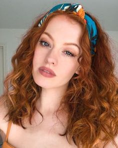 Curly Hairstyles Ideas, Blond Rose, Teenage Hairstyles, Red Curly Hair, Hair And Makeup Tips, Curly Lace Front Wigs, Curly Hair With Bangs, Permed Hairstyles, Trending Hairstyles